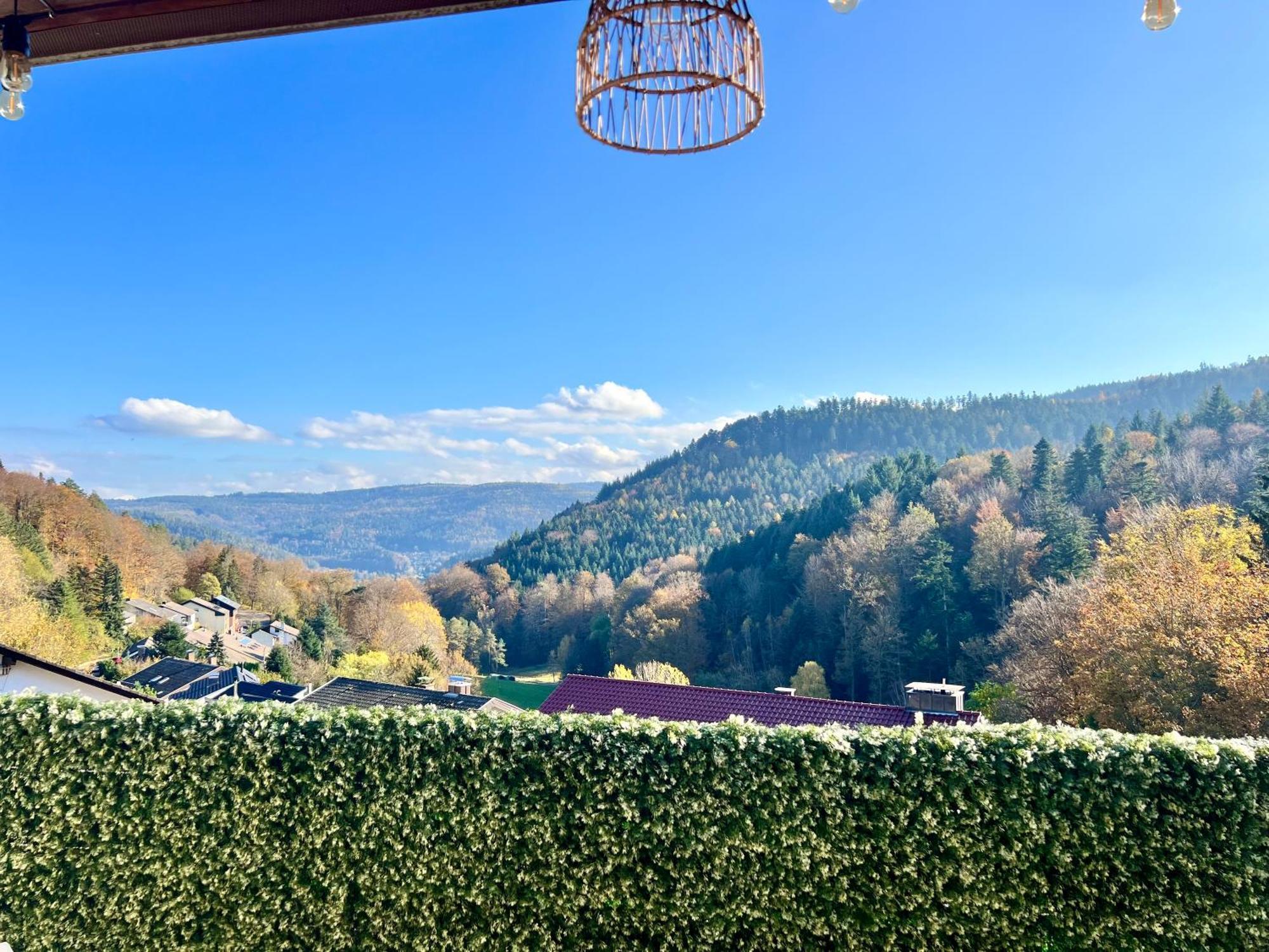 Wohnen Im Schwarzwald Mit Panoramablick Daire Bad Herrenalb Dış mekan fotoğraf
